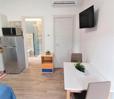 Gianola House | Parco dei Gerani - Il monolocale e la camera - Room and Studio
