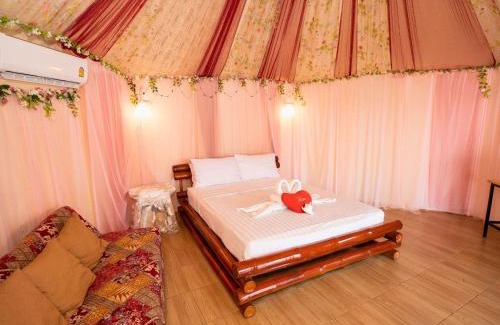 Tha Thaewawong Villa | Pareehut Resort Koh Sichang