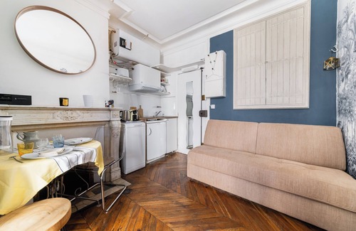 Arts-et-Metiers Apartment | Paris city beating heart cocoon studio