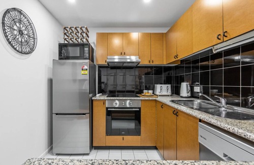 Chinatown Apartment | Paris End Chic - 2-bedroom apartment in Melbourne's Theatre District!