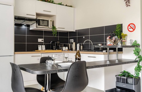 Bagnolet Apartment | Paris I 77m ² Cosy I Proche Métro 11