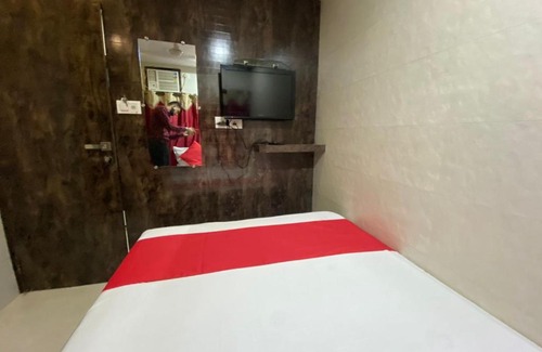 Dadar East Hotel | Paris Residency next to Dadar Railway Station