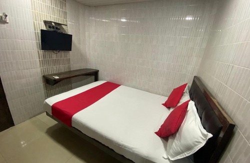Dadar East Hotel | Paris Residency next to Dadar Railway Station