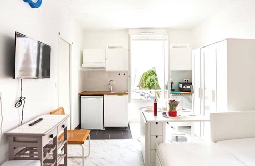 Stains Apartment | Paris Tourist Apartment, France, Private Stay for you and Your Family ?
