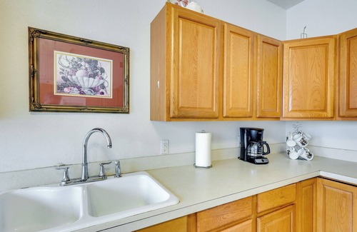 Paris Apartment | Paris Vacation Rental ~ 15 Mi to Mount Magazine!