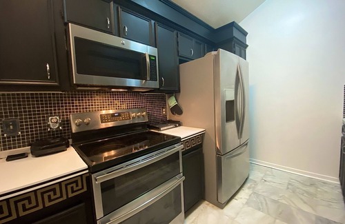 Tougaloo House | Parisian Marble Loft with a Garage off HWY55!