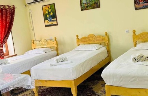 Bukhara Bed & Breakfast | Parivash B&B - Triple twin room 1