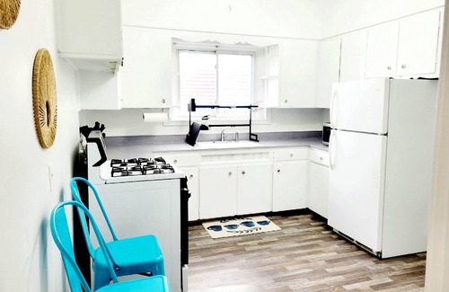 East Avenue Apartment | Park Ave - Cozy & Spacious 1 bedroom Apt. w/Free Parking