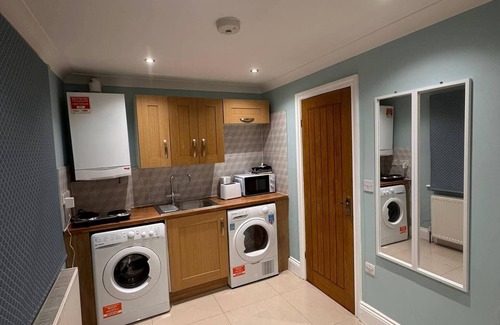 Hanger Hill Apartment | Park Avenue Luxury Apartment in London