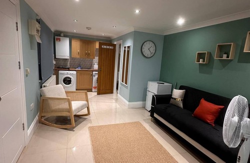 Hanger Hill Apartment | Park Avenue Luxury Apartment in London