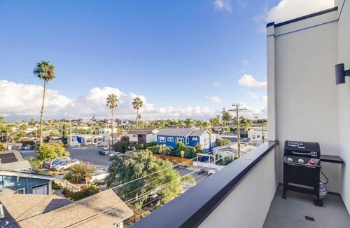 University Heights Apartment | Park Blvd 304/Contemporary/Newly Built/Cozy
