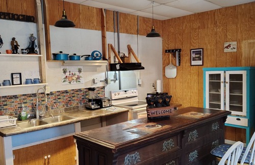 Smyrna Apartment | Park boat front of Studio near beaches Cape Lookout Core Sound Ferries, kitchen