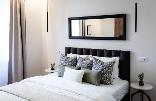 Gyor Apartment | Park Home with Free Street Parking