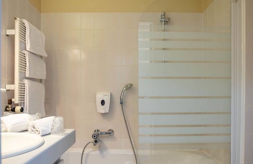 Aeropole Science Park Hotel | Park Hotel Airport