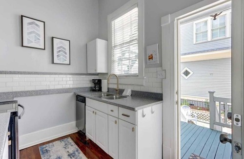 Historic Downtown Savannah Apartment | Park Inn, Charming | Historic | Dog-Friendly!