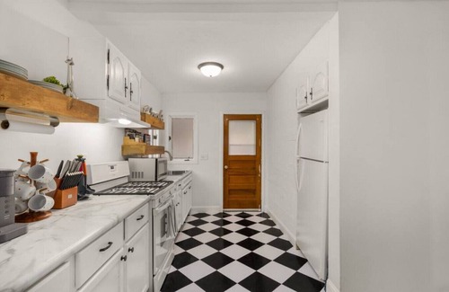 East Peoria House | Park · Land on Park Avenue then Pass Go- 3bed 1bath Home