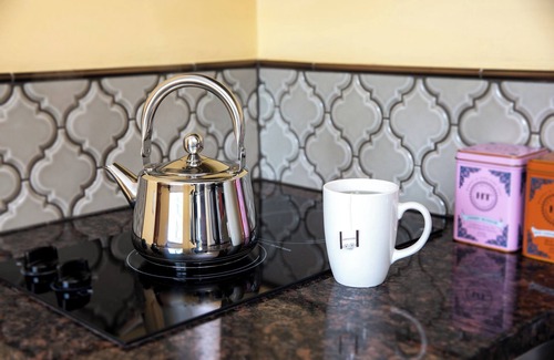 Goose Hollow Hotel | Park Lane Suites and Inn