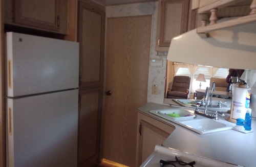 Edinburg House | Park Model 55+Cozy 1-bedroom, WiFi, AC, cozy place in Edinburg, TX.