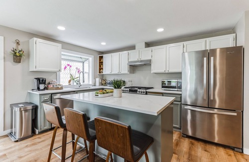 Everett House | Park,Mountain View,Near Downtown Everett,Boeing, Seattle Premium Outlets,casinos