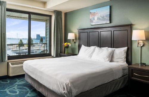 Park Point Hotel | Park Point Marina Inn