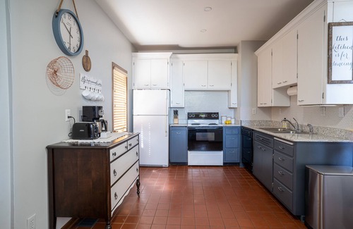 Park Point House | Park Point Sundrop Beach House Sleeps 10+