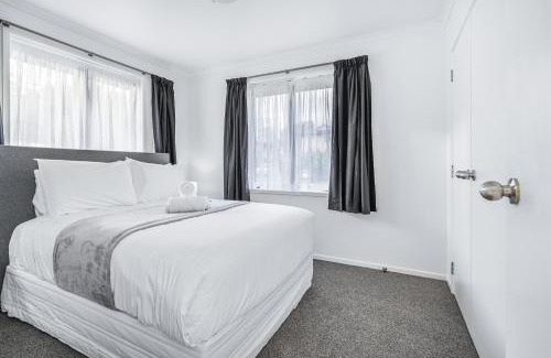 Hamilton East House | Park Scenery, Proximity and Value - By KOSH BNB
