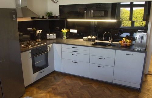 Vysehrad Condo | Park view/Netflix/Balcony/Coffee/Breakfast/Board Games/Books