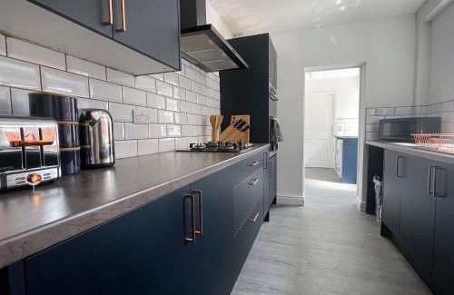 Grantham House | Park View - Spacious, Central Home