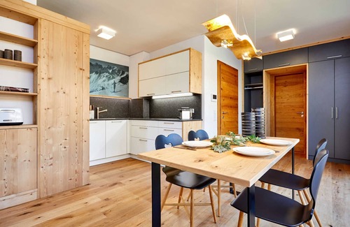 Garmisch-Partenkirchen Apartment | Parkchalet - exquisite holiday flat in the countryside for a holiday for two