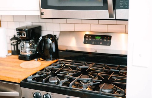 Manchester Apartment | Parking - Laundry - Convenient