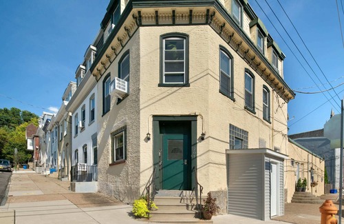 Roxborough-Manayunk Apartment | Parkside Charm – Cozy 1BR Corner Property