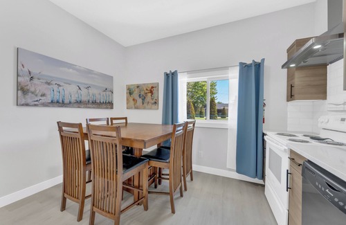 Leamington Apartment | Parkside Flat #5 - Seacliff Beach Suites