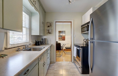Barrie Apartment | Parkside House