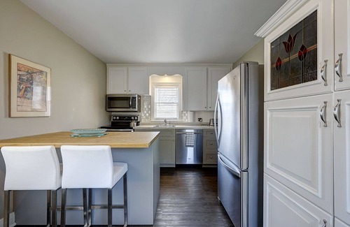 Barrie Apartment | Parkside House