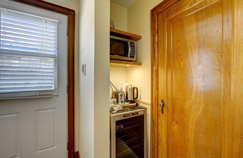 Barrie Apartment | Parkside House