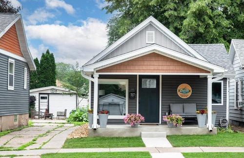 Winona Villa | Parkside Pet Friendly Bungalow