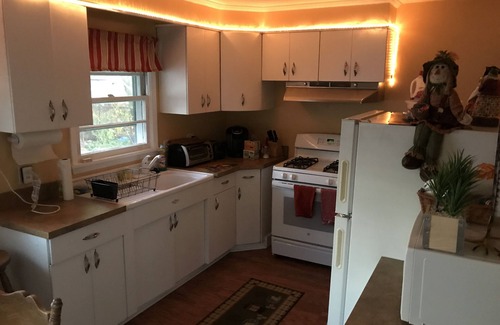 Rochester House | Parkside ranch on deadend street in North winton Village