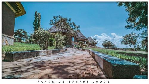 Pakwach Hotel | Parkside Safari Lodge