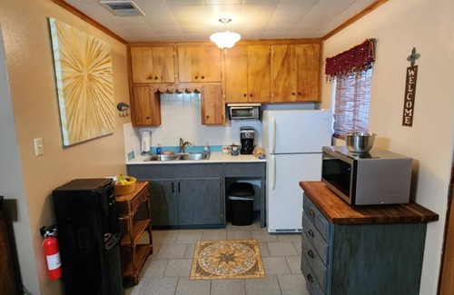Truth or Consequences House | Parkside Retreat - Walk to Hot Springs & Downtown