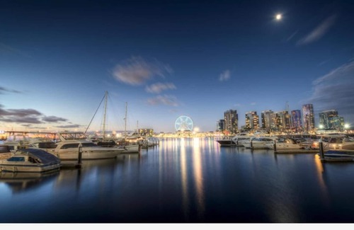 West Melbourne Apartment | Parkview city fringe Apt/Pool/QVM/Free city circle tram