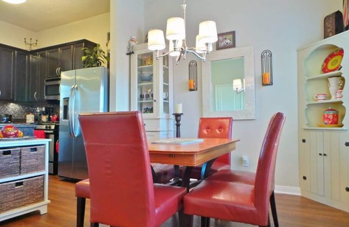 College Station House | Parkview Cottage ~ Pet Friendly Oasis!