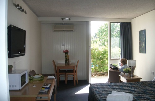 Hamlyn Heights Hotel | Parkwood Motel and Apartments