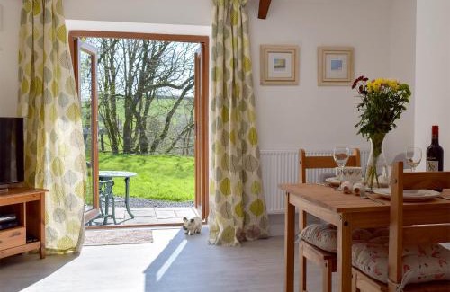Llanybydder House | Parlwr - Uk11210