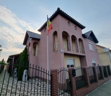 Dudestii Noi Apartment | Parnica Home 2
