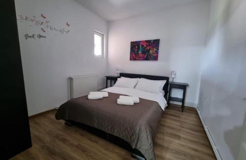 Dudestii Noi House | Parnica Home