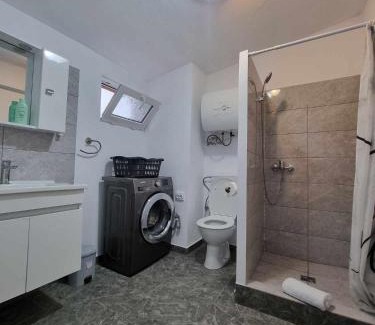 Dudestii Noi House | Parnica Home
