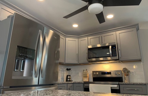 East York House | Parrot Bay Ranchern3 Bedroom 2 Full BathnEV Charging StationnWiFi , central HVAC