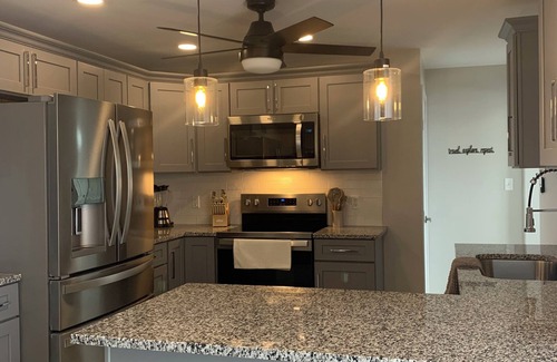East York House | Parrot Bay Ranchern3 Bedroom 2 Full BathnEV Charging StationnWiFi , central HVAC