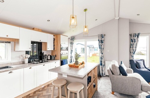 Cannards Grave House | Pass the Keys | Avalon Lodge - Shepton Mallet