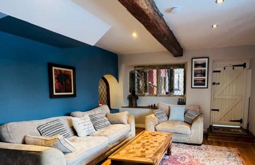 Birch Vale House | Pass the Keys Birch Hall Characterful Cottage Sleeps 8 & Pets